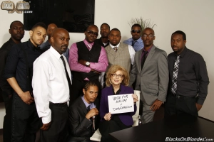 Hillary Earns The Black Vote - Pic 1