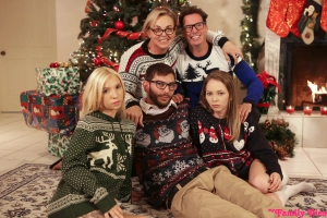 Christmas Family Sex - Pic 1