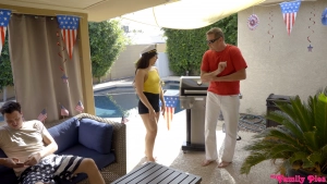 Fourth Of July Family Fuck - Pic 1