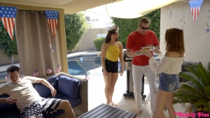 Fourth Of July Family Fuck - Pic 10