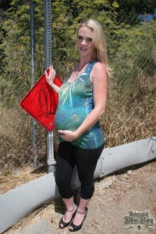 Hydii May Pregnant Interracial Blowbang - Pic 1