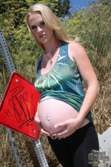 Hydii May Pregnant Interracial Blowbang - Pic 2
