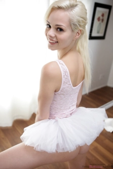 My Blonde Ballerina - Pic 1
