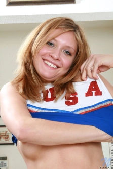 Cheerleader Sara - Pic 7